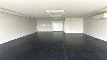 Sala Comercial com 45m², linda vista para o Bouleverd!